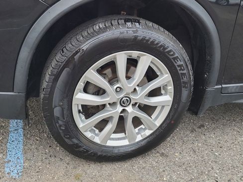 Used 2018 Nissan Rogue S image 39