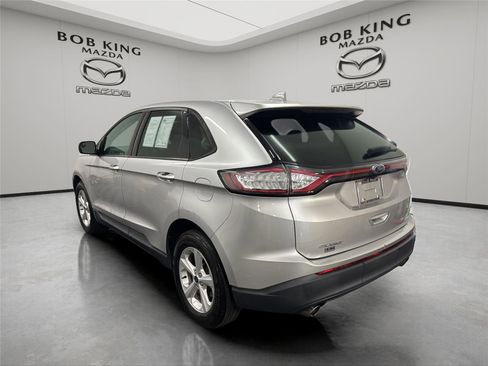Used 2018 Ford Edge SE FWD image 3