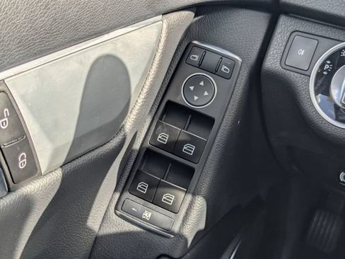 Used 2013 Mercedes-Benz C 250 Sedan image 19