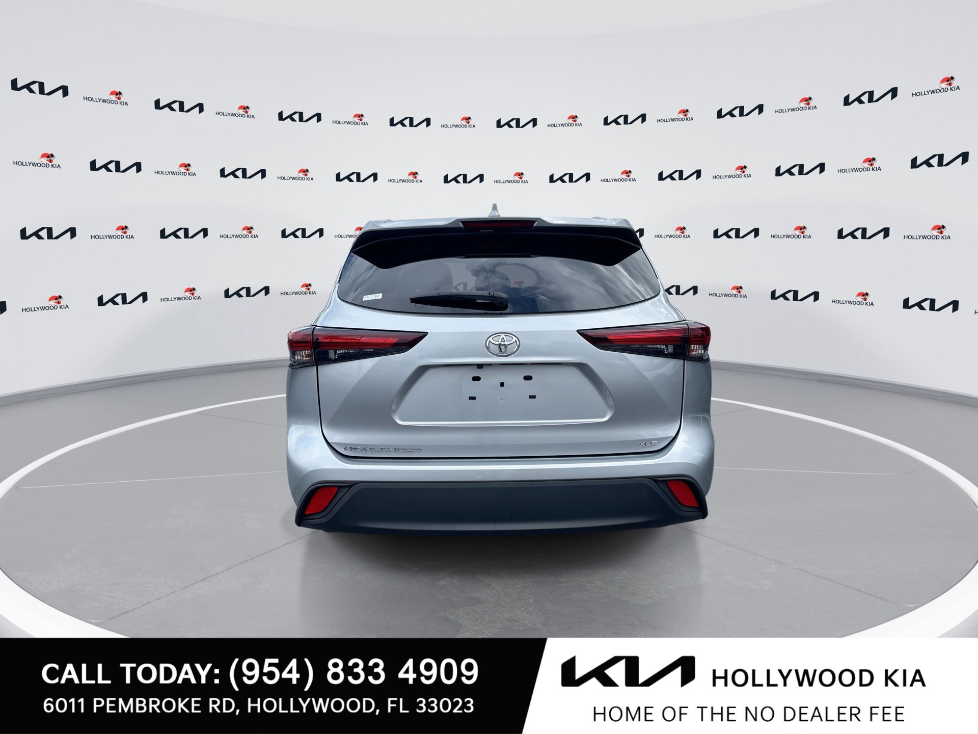 Used 2024 Toyota Highlander XLE FWD image 7