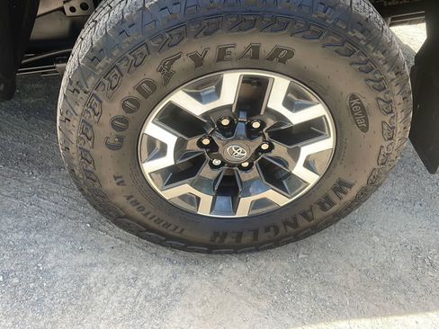 Used 2023 Toyota Tacoma TRD Off-Road w/ TRD Premium Off Road Package AWD/4WD image 24