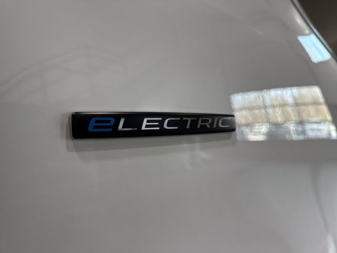 Used 2024 Mercedes-Benz eSprinter 170 Cargo image 12