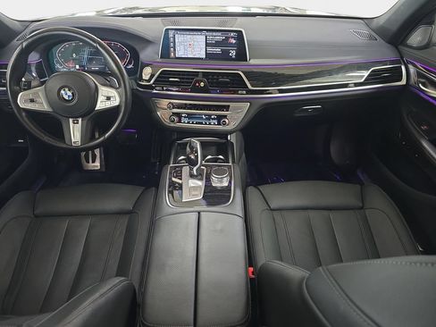 Used 2022 BMW 740i w/ M Sport Package RWD image 11