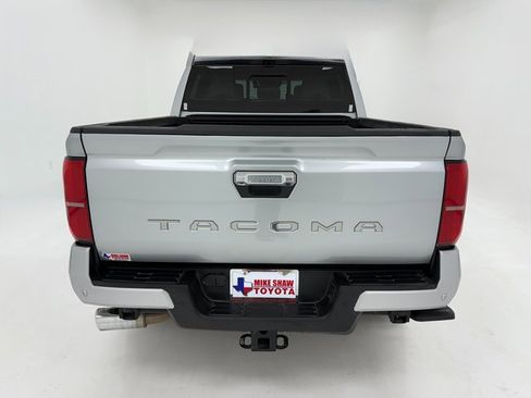 Used 2025 Toyota Tacoma Limited image 39