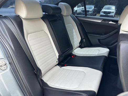 Used 2016 Volkswagen Jetta Sport FWD image 44