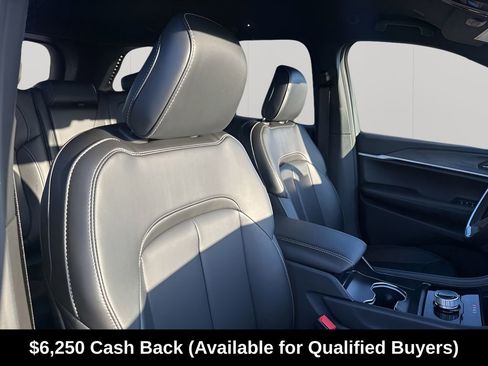 New 2025 Jeep Grand Cherokee Limited w/ Black Appearance Package RWD image 16