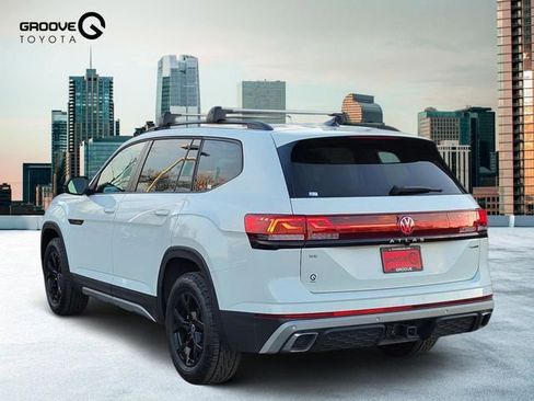 Used 2024 Volkswagen Atlas Peak Edition SE image 3