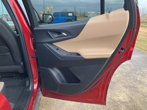 Used 2026 Chevrolet Equinox ACTIV w/ Convenience Package III image 15