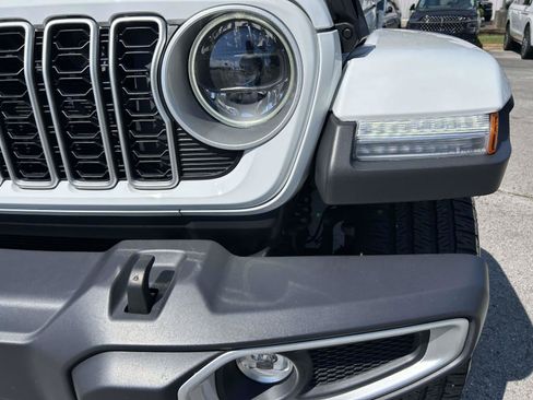 Used 2025 Jeep Wrangler Unlimited Sahara AWD/4WD image 11
