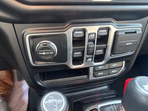 Used 2023 Jeep Wrangler Unlimited Sahara w/ Cold Weather Group image 28