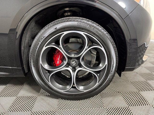 Used 2023 Alfa Romeo Stelvio Veloce AWD/4WD image 9
