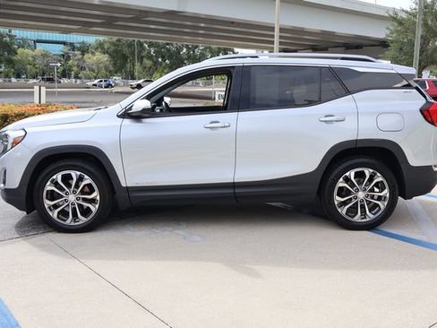 Used 2020 GMC Terrain SLT w/ GMC Pro Grade Package AWD/4WD image 4