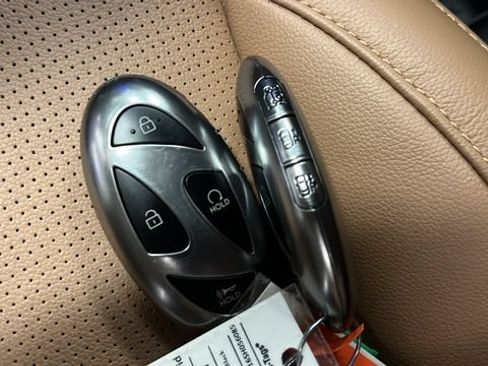 Used 2025 Hyundai Santa Fe Limited AWD/4WD image 44