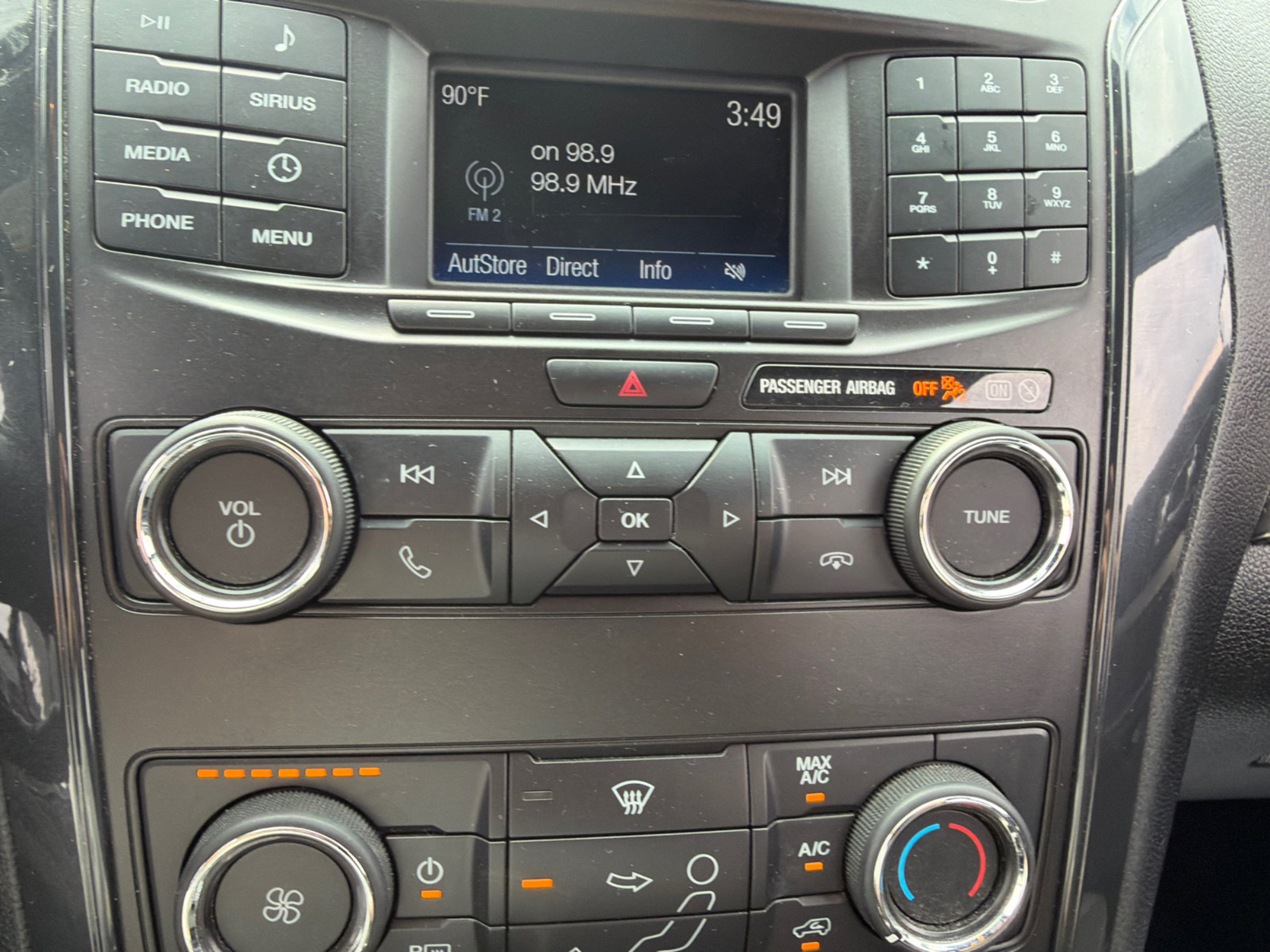 Used 2018 Ford Explorer XLT FWD image 28