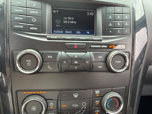 Used 2018 Ford Explorer XLT FWD image 28