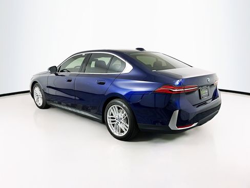 Used 2024 BMW 530i w/ Premium Package image 5