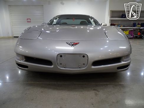 Used 1998 Chevrolet Corvette Coupe w/ Roof Pkg image 25