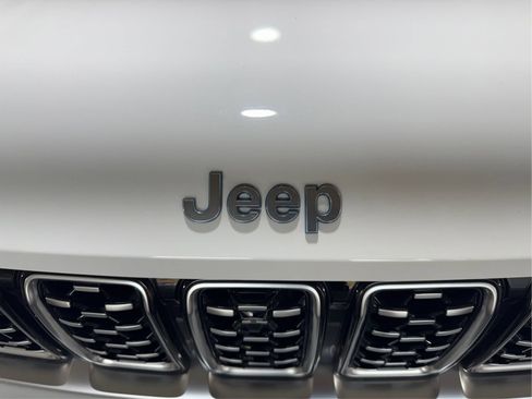 Used 2022 Jeep Grand Cherokee Summit AWD/4WD image 26
