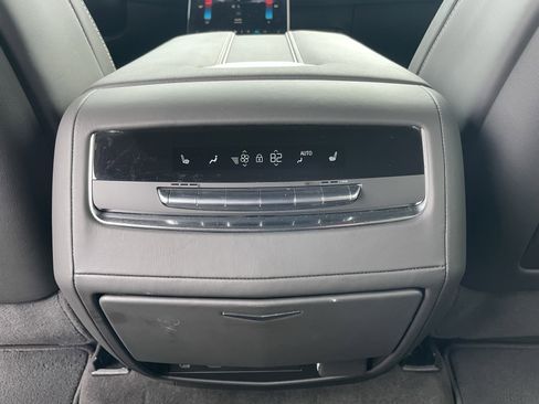 Used 2025 Cadillac Escalade ESV Sport Platinum image 26