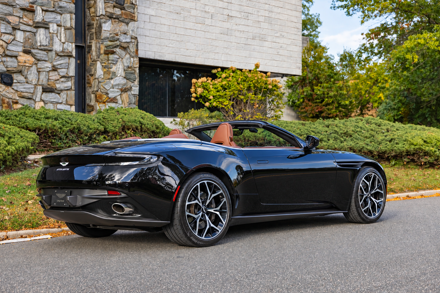 Used 2019 Aston Martin DB11 Volante RWD image 4