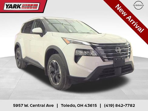 Certified 2025 Nissan Rogue SV image 1