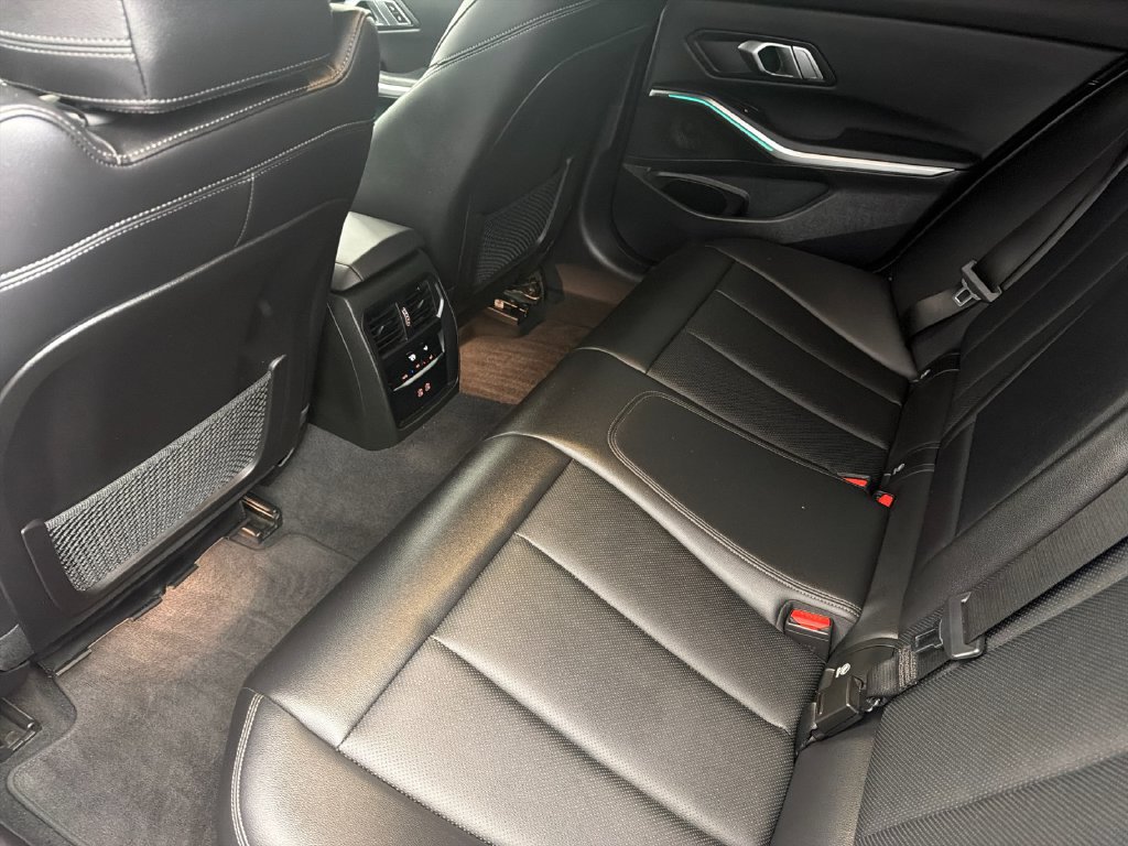 Used 2022 BMW 330i Sedan w/ Driving Assistance Package RWD image 11