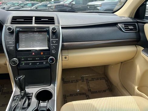 Used 2017 Toyota Camry LE w/ Moonroof Package FWD image 11