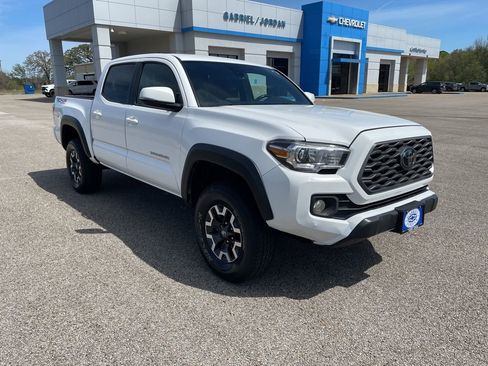 Used 2021 Toyota Tacoma TRD Off-Road w/ Technology Package image 7