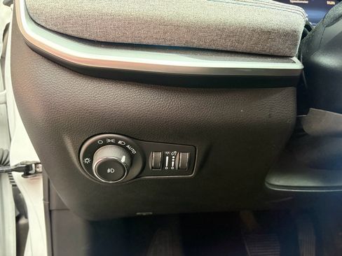 Used 2024 Jeep Compass Latitude AWD/4WD image 34