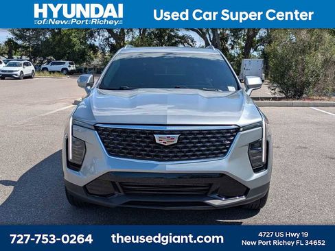 Used 2024 Cadillac XT4 Premium Luxury FWD image 8
