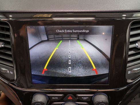 Used 2021 Jeep Grand Cherokee Laredo X AWD/4WD image 22