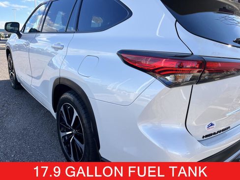 Used 2021 Toyota Highlander XSE image 11