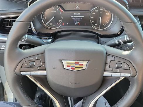 Used 2025 Cadillac XT6 Luxury image 8