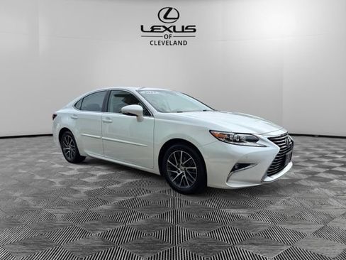 Used 2017 Lexus ES 350 w/ Premium Package FWD image 2