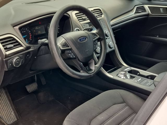 Used 2017 Ford Fusion SE FWD image 10