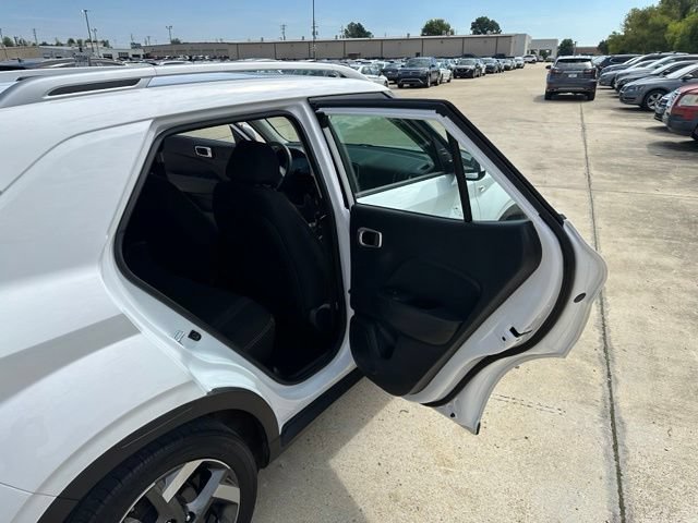 Used 2025 Hyundai Venue SEL FWD image 16
