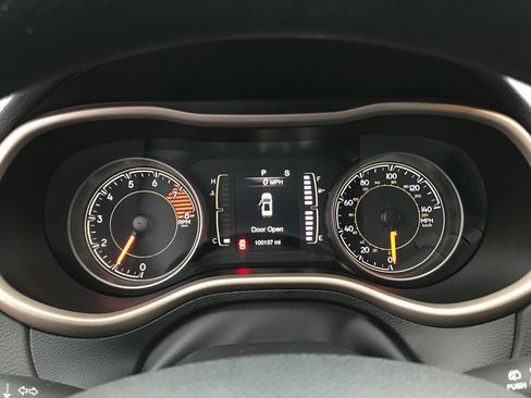 Used 2018 Jeep Cherokee Latitude image 15