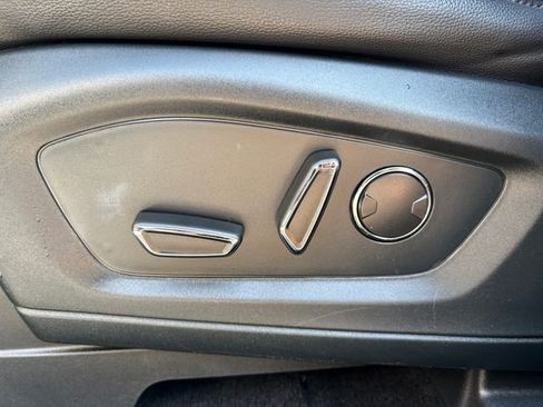 Used 2020 Ford Explorer Limited RWD image 17