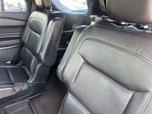 Used 2020 Ford Explorer XLT w/ Equipment Group 202A AWD/4WD image 41