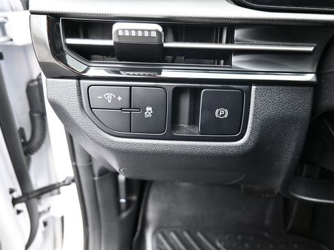 Used 2026 Kia Sportage LX image 12