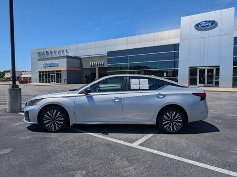 Used 2024 Nissan Altima 2.5 SV AWD/4WD image 2
