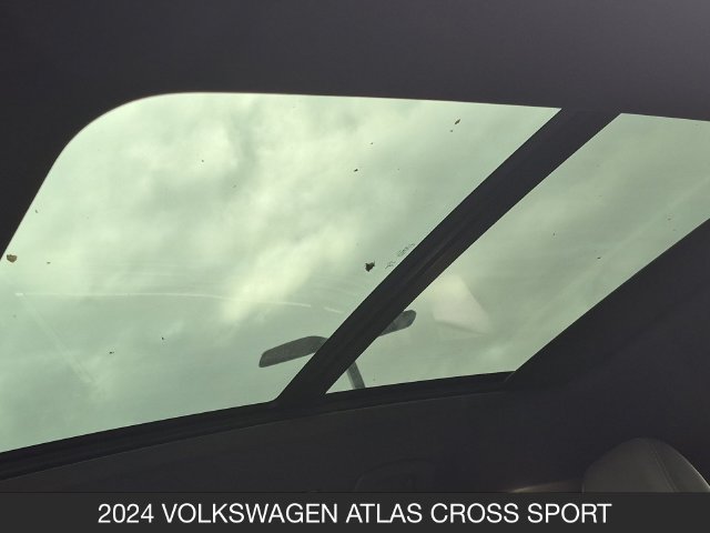 Used 2024 Volkswagen Atlas Cross Sport SEL R-Line AWD/4WD image 16