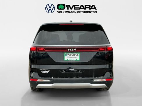 Used 2024 Kia Carnival LX image 4
