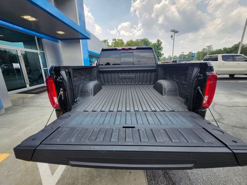 Used 2025 GMC Sierra 1500 Denali w/ Denali Reserve Package AWD/4WD image 10