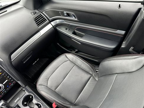 Used 2018 Ford Explorer Sport image 29