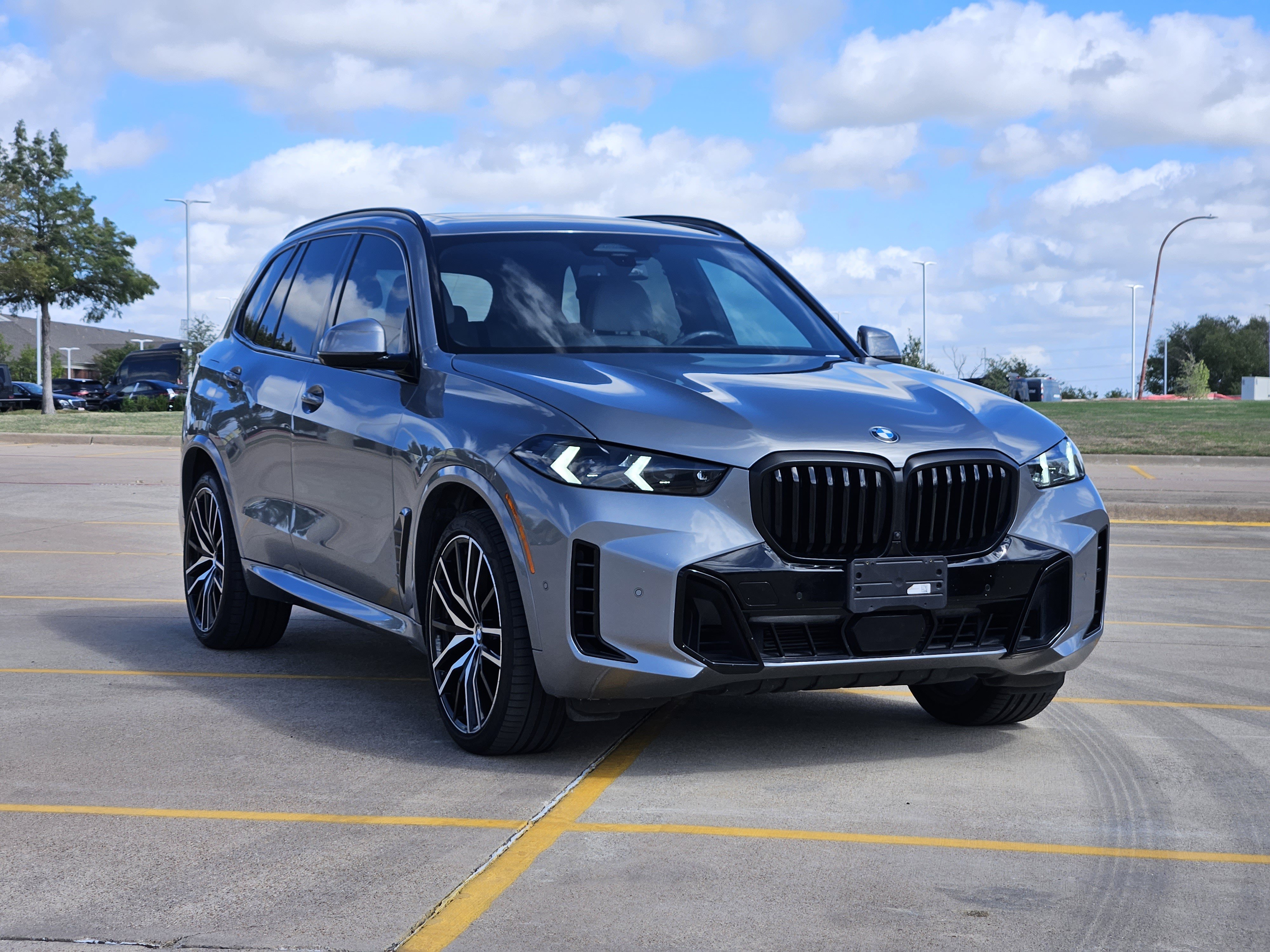 Used 2024 BMW X5 xDrive40i w/ M Sport Package AWD/4WD image 2