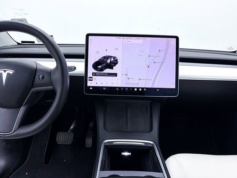 Used 2021 Tesla Model Y Long Range image 4