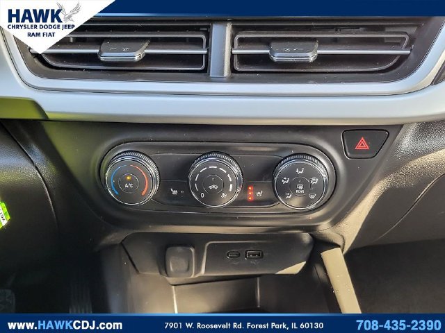 Used 2025 Chevrolet Trax LS w/ LS Convenience Package FWD image 17