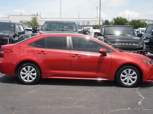 Used 2021 Toyota Corolla LE FWD image 5