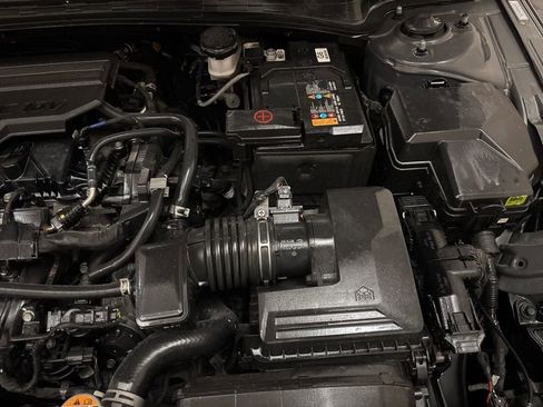 Used 2024 Hyundai Elantra SEL image 23